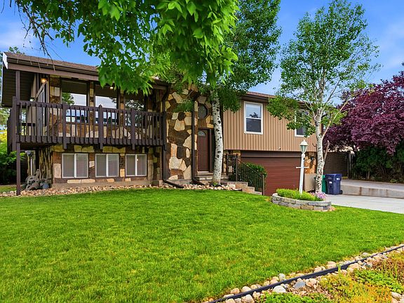 2nd image of 2104 E Buckingham Way