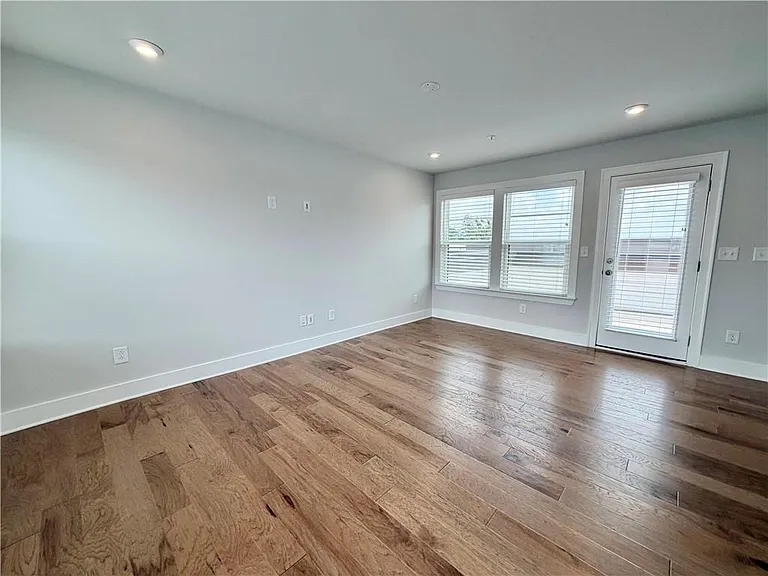 1037 Burnside Pl NW — Photo 31