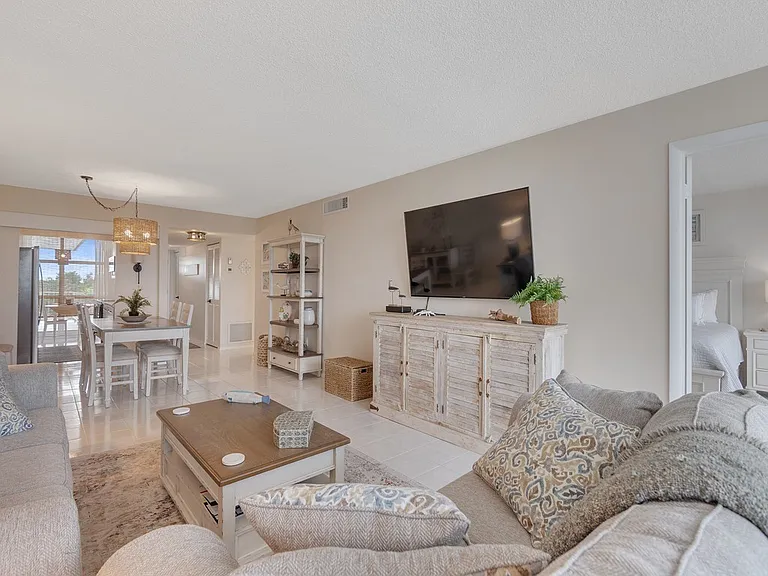 935 E Causeway Blvd #408 — Photo 7