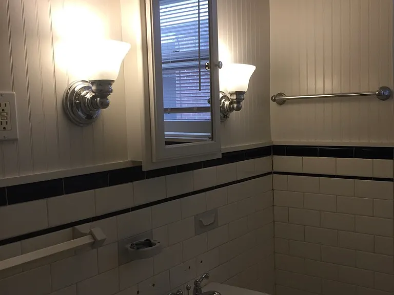 809 N Van Buren St #1A — Photo 16