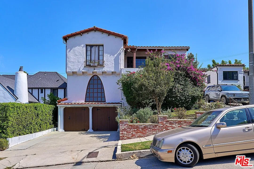 3 bed, 2.0 bath, 1700 sqft, $4,700 — Photo 1