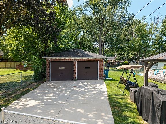 3rd image of 6156 Edgebrook Blvd