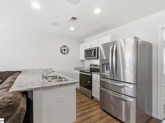 4th image of 125 Adger Rd