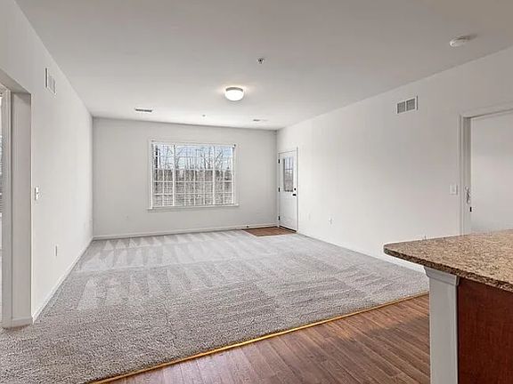 5th image of 3414 Lincoln Hwy E #213
