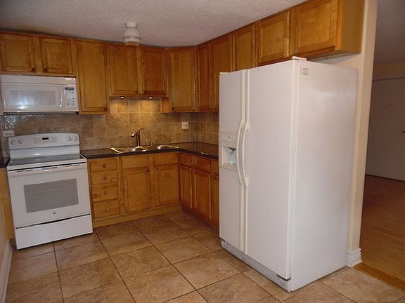 4th image of 9443 Lawrence Ave #3101
