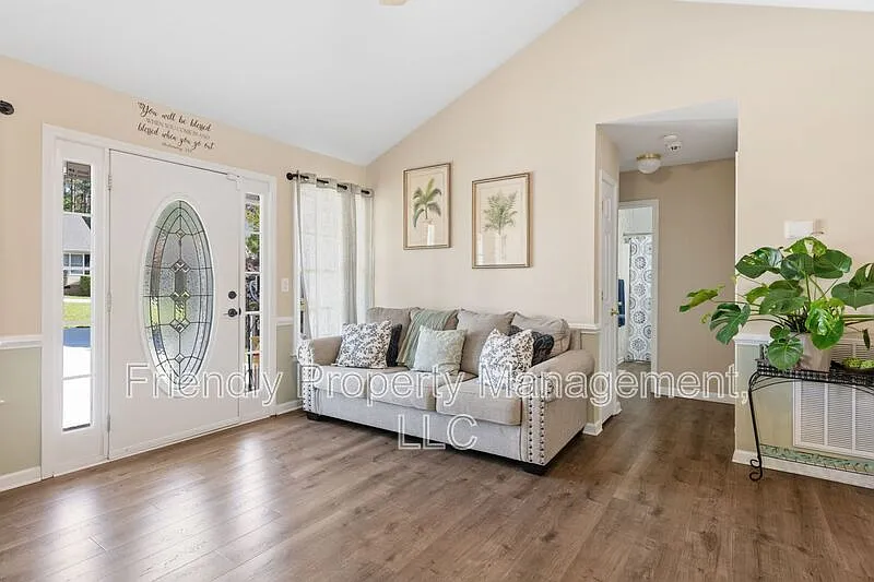 3 bed, 2.0 bath, 1272 sqft, $1,995 — Photo 4