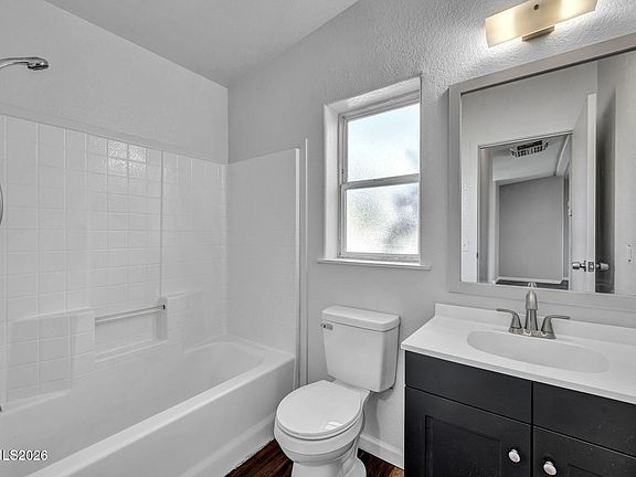 4th image of 4962 Newport Ct