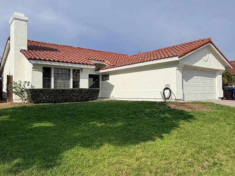 657 Redlands Pl — Photo 1