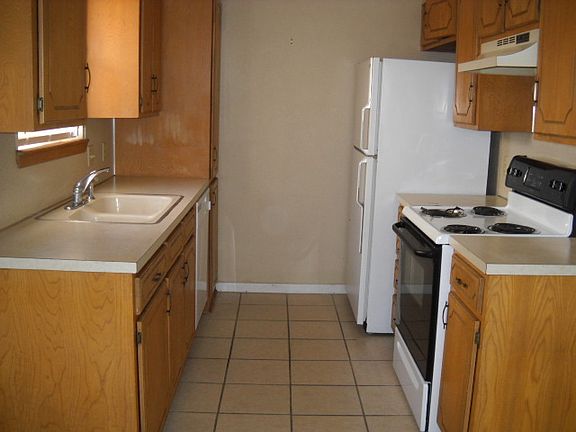5th image of 742 Chaucer Dr