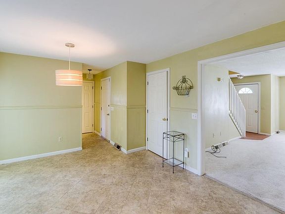 3rd image of 21 Luden St