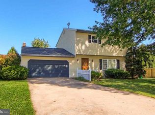 1515 Steeple Chase Dr, Dover, PA 17315