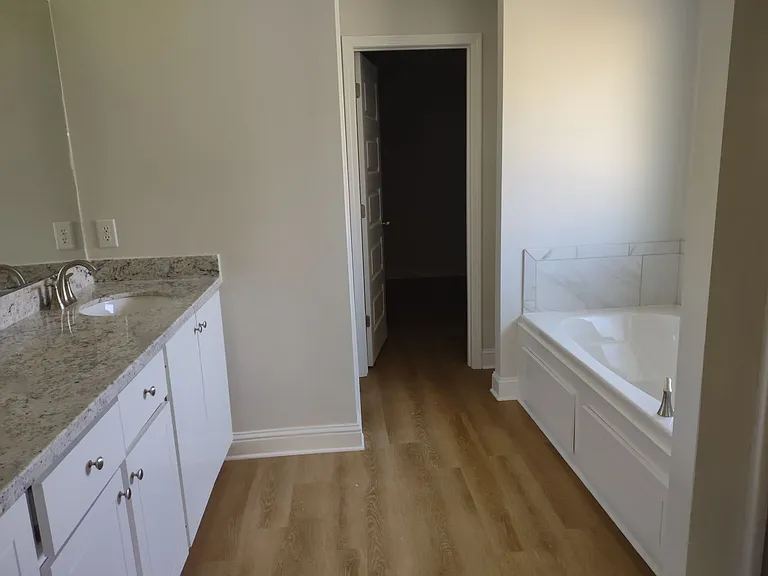 576 Silver Hill Dr — Photo 12