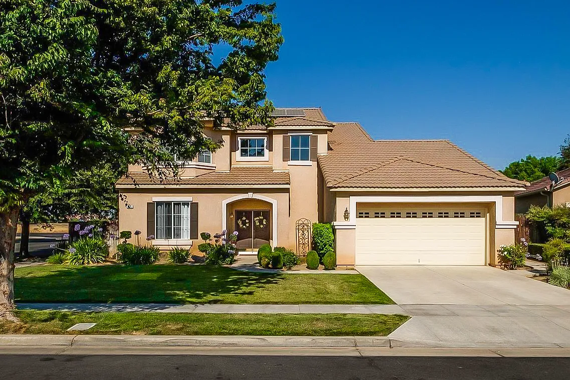 4 bed, 2576 sqft, $3,550 — Photo 1