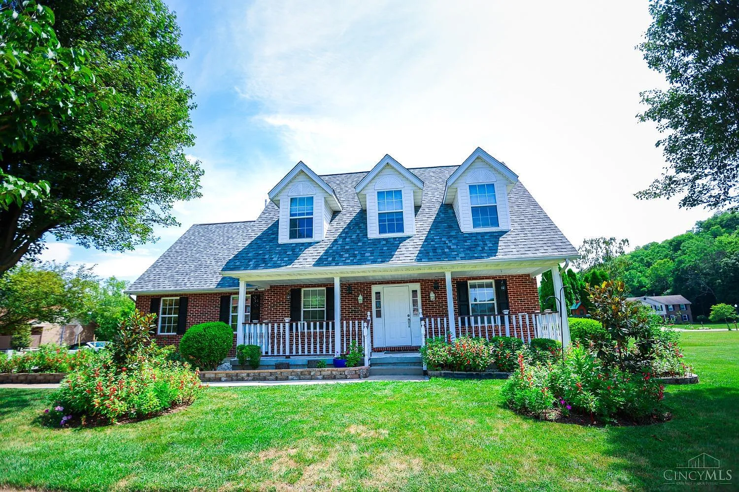 3337 Village Dr photo 1