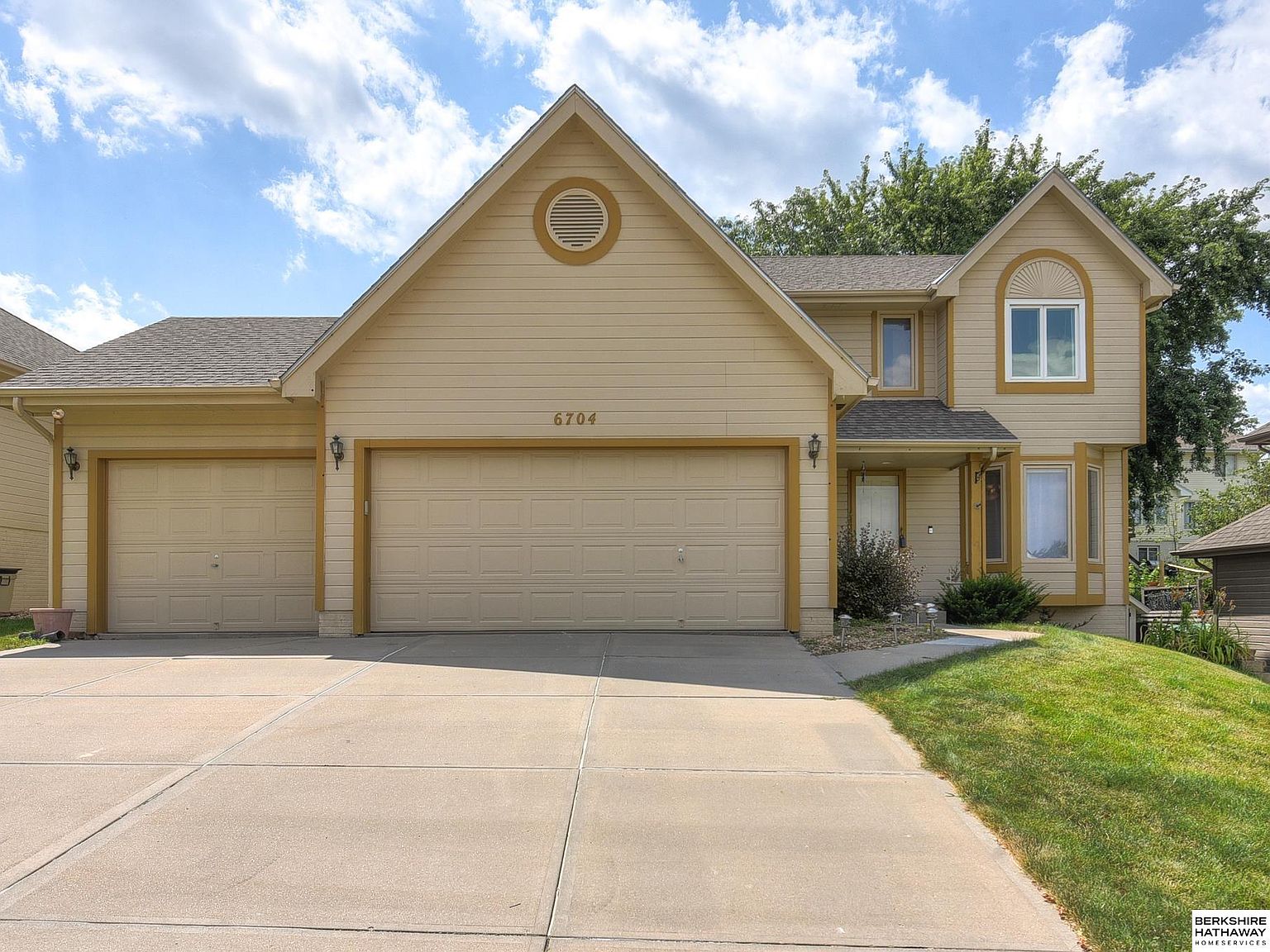6704 S 162nd Ave, Omaha, NE 68135 | Zillow
