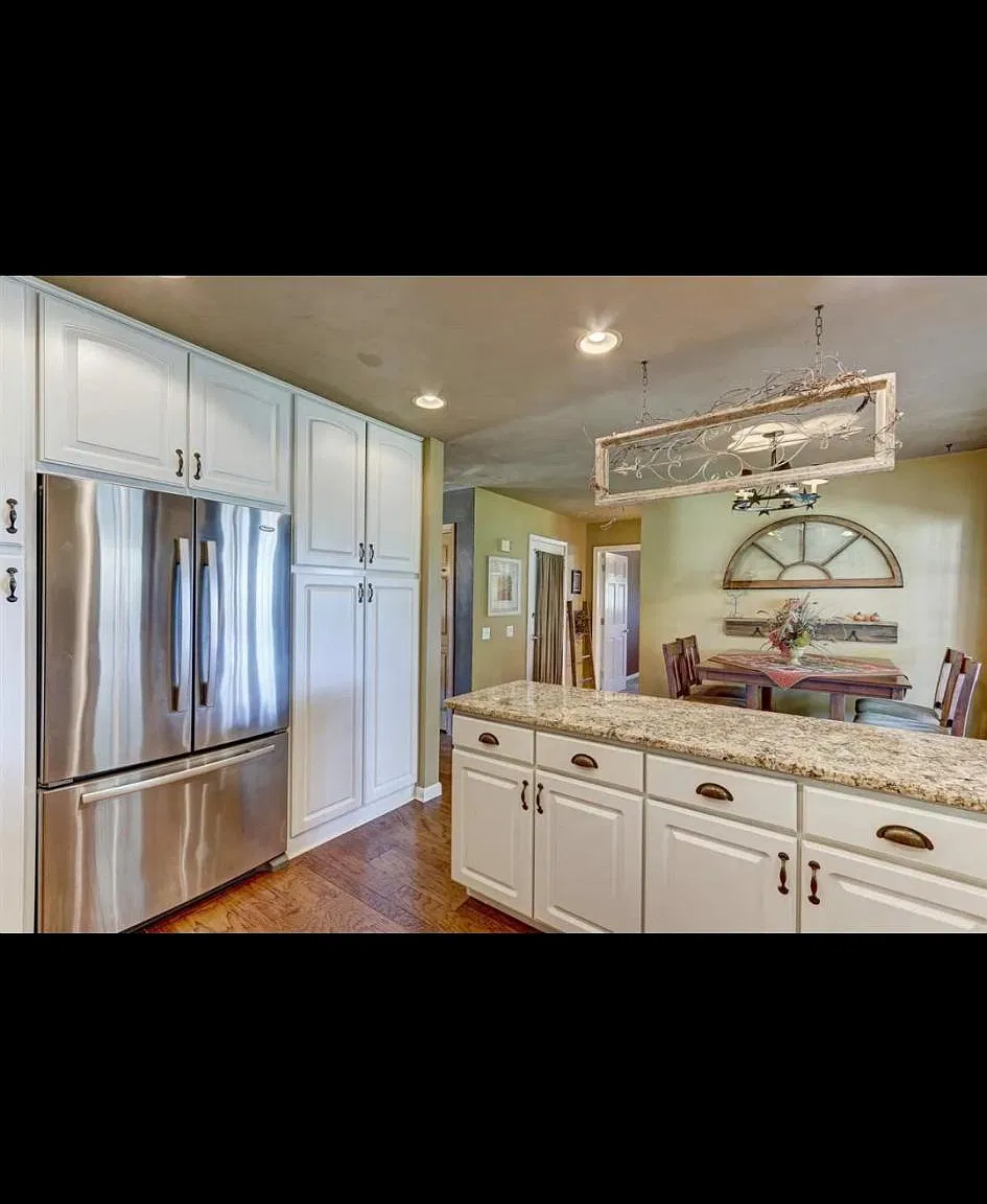 4 bed, 2328 sqft, $2,650 — Photo 4