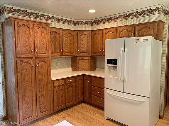 5th image of 208 Ellsworth Dr