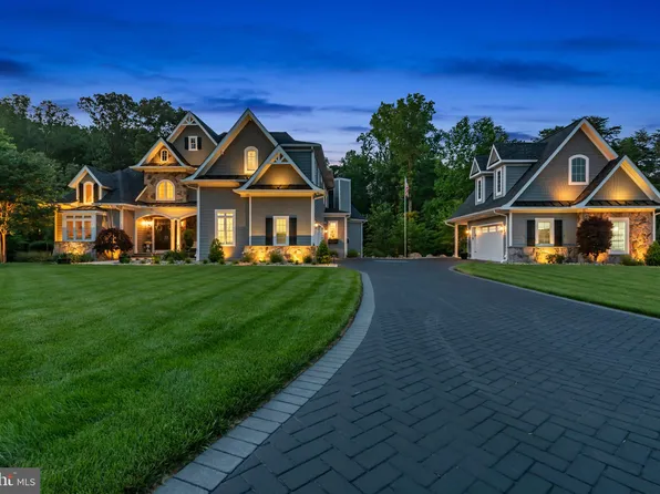 1006 Saint Annes Ln, Millersville, MD 21108