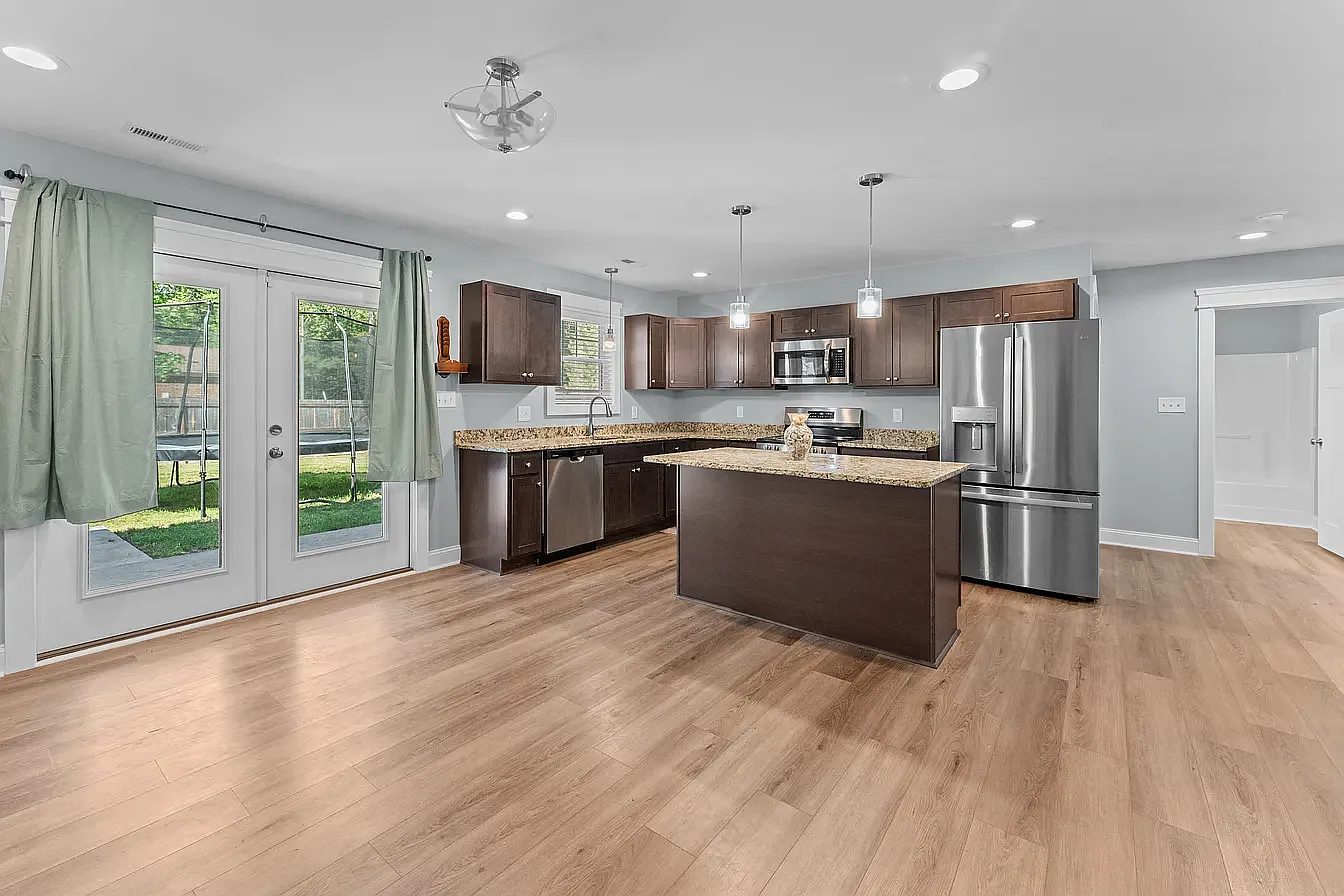 3 bed, 1600 sqft, $2,200 — Photo 3