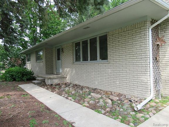 4th image of 50300 North Ave