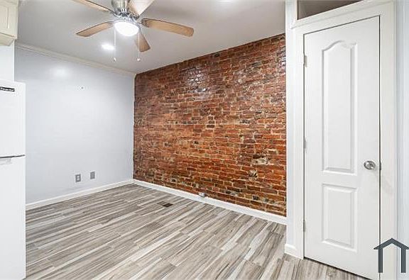 3rd image of 511 W Girard Ave #1R