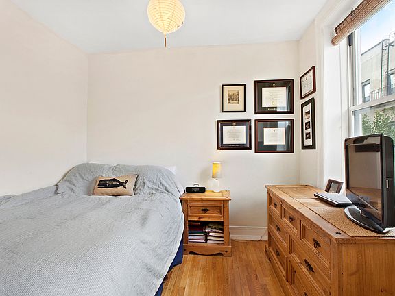 4th image of 101 Thompson St APT 28