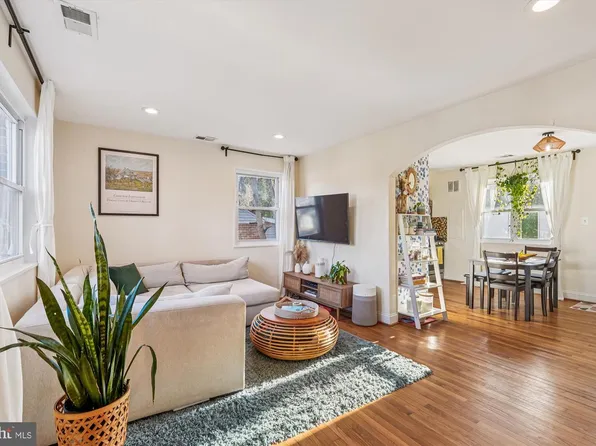 11814 College View Dr, Silver Spring, MD 20902