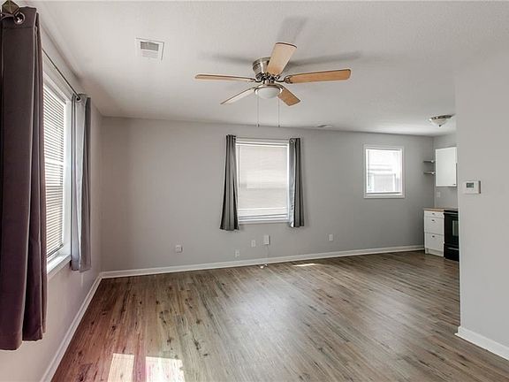3rd image of 4710 Vista Dr