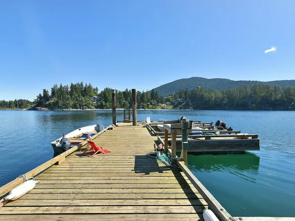 4737 Davis Rd, Sunshine Coast, BC V0N 2H1