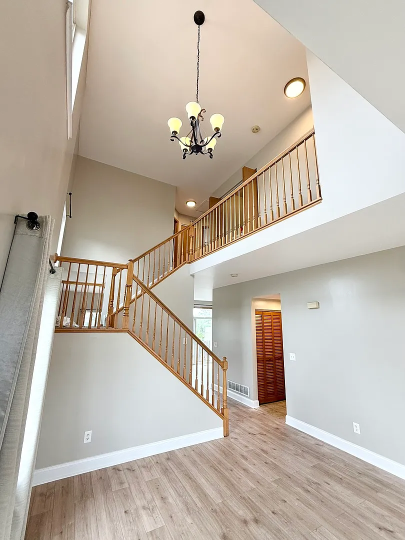 3 bed, 2.5 bath, 1668 sqft, $2,500 — Photo 3