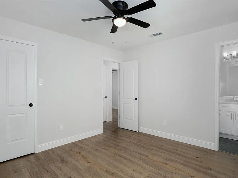 9026 Carousel Ln #B — Photo 8