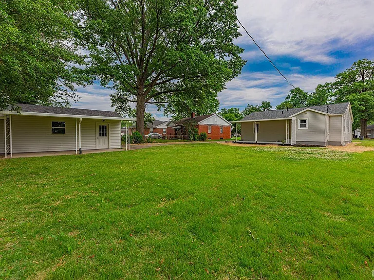 1628 E Blackford Ave — Photo 24
