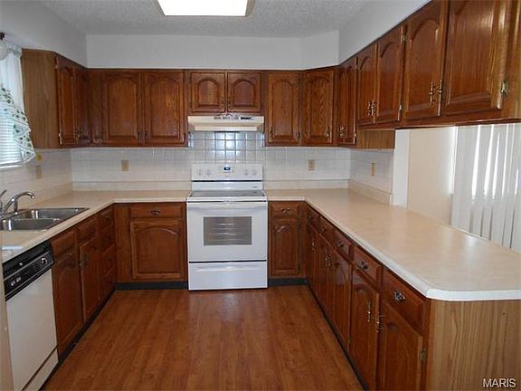 4th image of 1121 N Desloge Dr