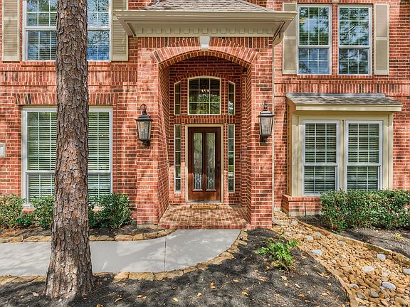 4th image of 18 Gallant Oak Pl