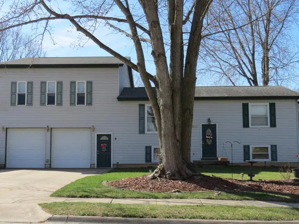 911 Cardinal Dr, Maquoketa, IA 52060