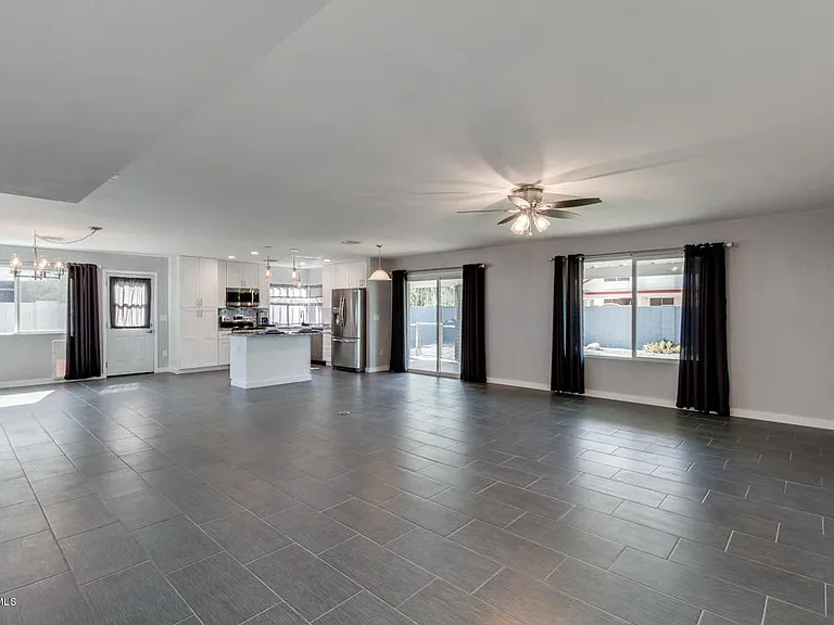 1115 W Barrow Dr — Photo 6