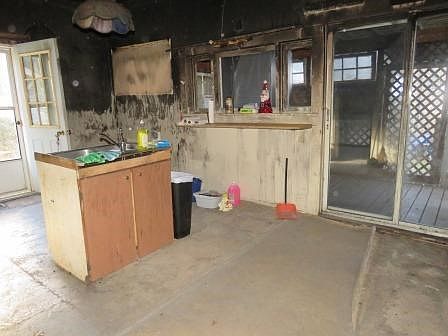 3rd image of 617 Superior St