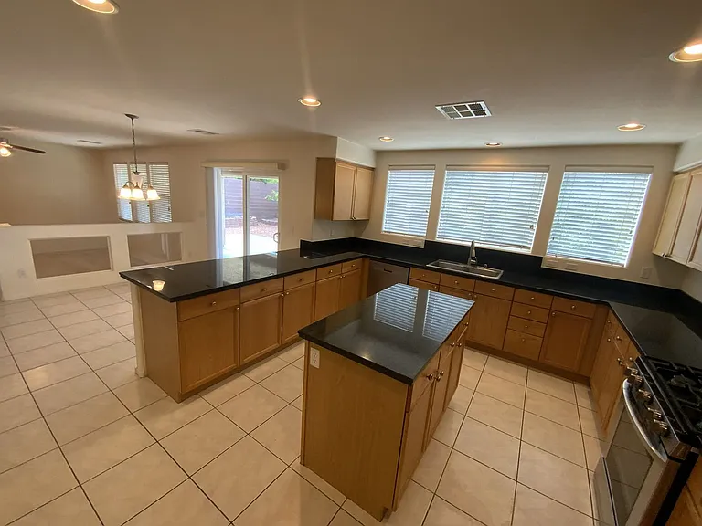 1001 Pleasing Plateau St — Photo 12