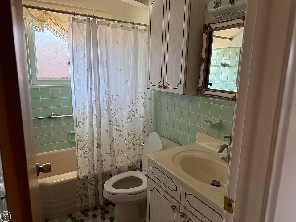 21009 Danbury St, photo 7