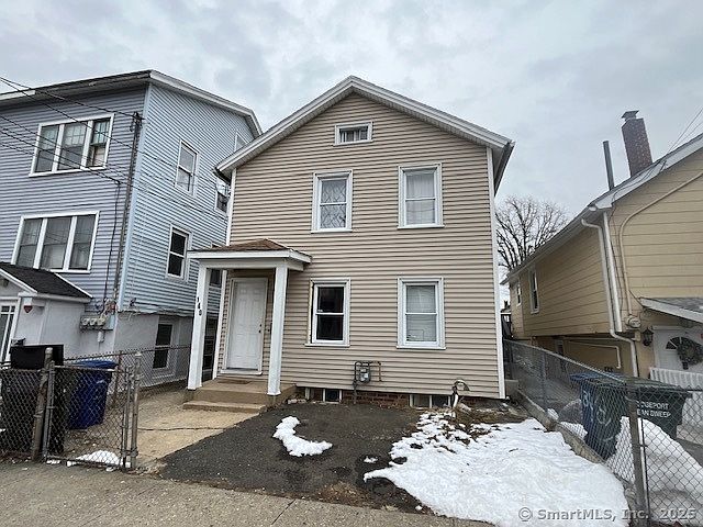 2nd image of 140 Linen Ave