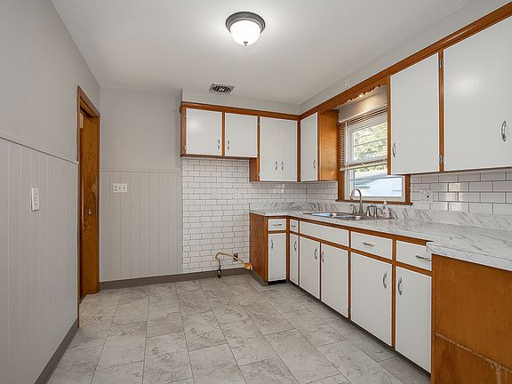 5th image of 1040 Bertha Ave