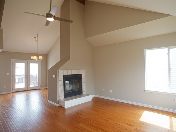 3rd image of 378 Grouse Ct