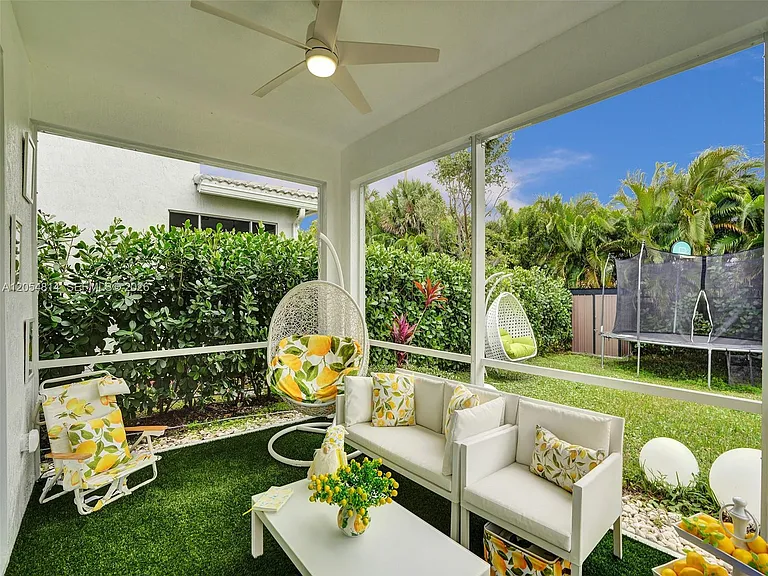 4414 Ficus St — Photo 10