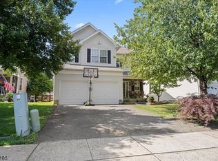 409 Hamilton Dr, Stewartsville, NJ