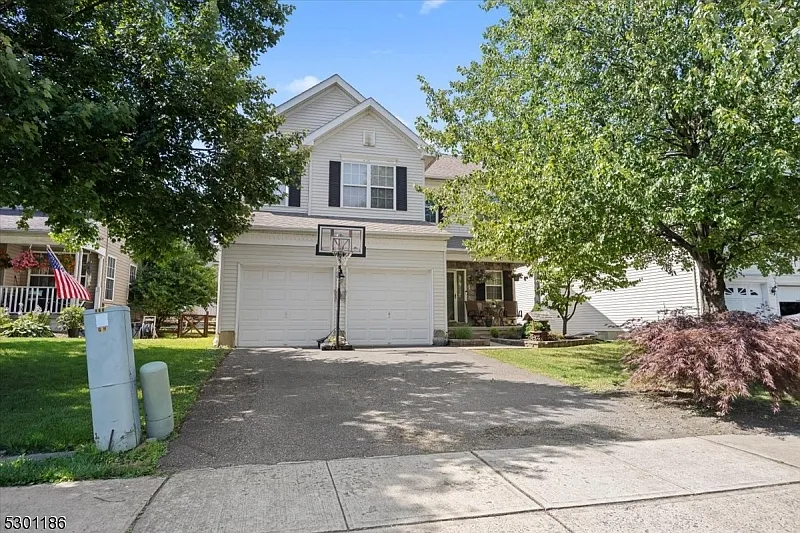 409 Hamilton Drive photo 1