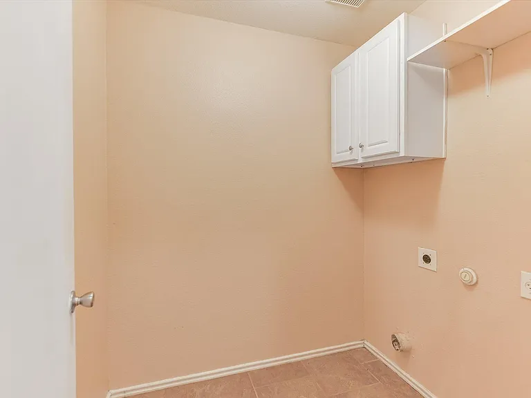 318 Phillips St — Photo 11