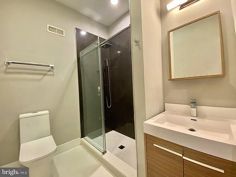 1516 Green St #A — Photo 9