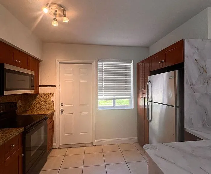 31 Menores Ave #2 — Photo 5