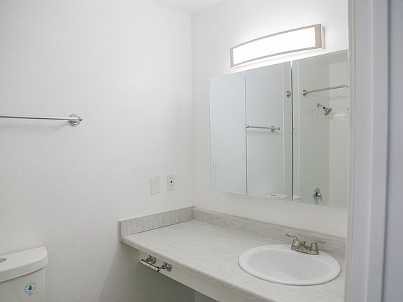 5th image of 402 Saint Helens Ave APT 102