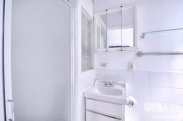 Rented by Urbane Brokerage | media 5